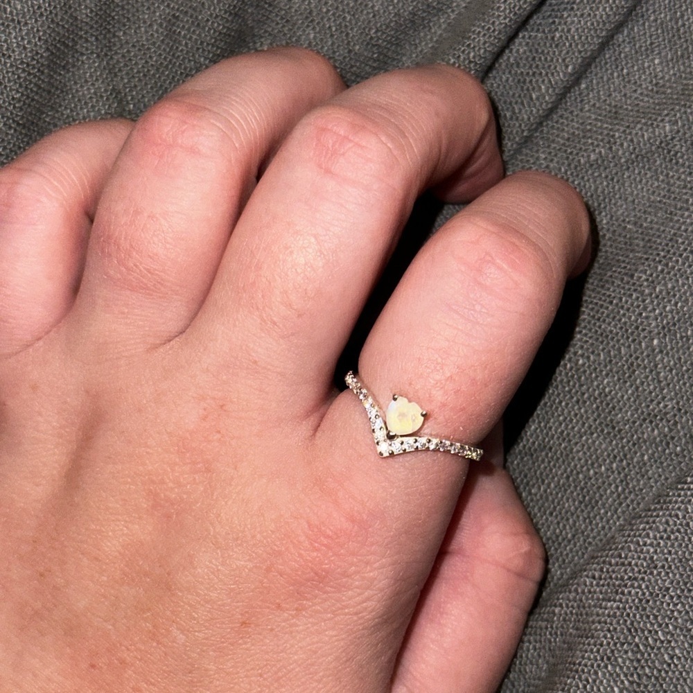 Gorgeous Moonstone Ring 🩵 - Picture 3 of 7